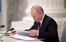 Путін відмовився виводити війська з Херсона і сам керує війною - NYT