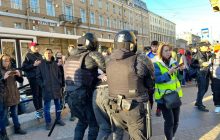У багатьох містах Росії - антивоєнні протести, сотні затриманих (фото, відео)