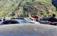 Росіяни стягують військових і БТР до кордону з Грузією, щоб ловити резервістів (відео)