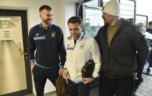 Чемпіон світу Усик відвідав табір збірної України перед ключовим матчем Ліги націй (відео)