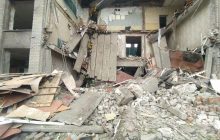 В Донецкой области оккупанты обстреляли школу: из-под завалов достали тело одной погибшей (фото)