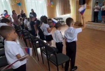 1 вересня у Мелітополі: ворог завіз 500 вчителів з РФ, школи стали режимними об’єктами