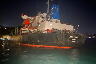 Суховантаж з українським експортом сів на мілину в Босфорській протоці, рух призупинено