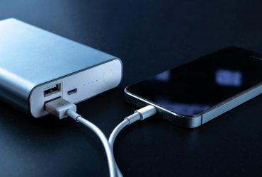 ЄС зобов'яже всіх виробників оснащувати смартфони більш живучими батареями