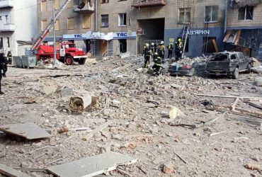 Из-под руин жилого дома в Харькове спасли трех человек