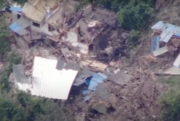 В Китае уже нашли тела 74 жертв мощного землетрясения (видео)