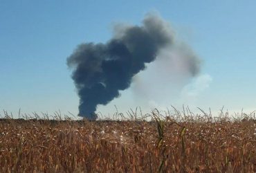 У Борисполі під час повітряної тривоги пролунали вибухи, у місті пожежа (відео)