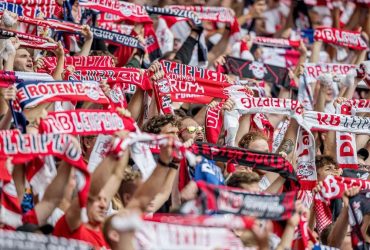 Фанати РБ Лейпциг розгорнули банер із закликом до миру в Україні під час матчу з Шахтарем (фото)