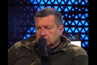 Тривожно мені: засмучений Соловйов засвітився із синцями на обличчі (відео)