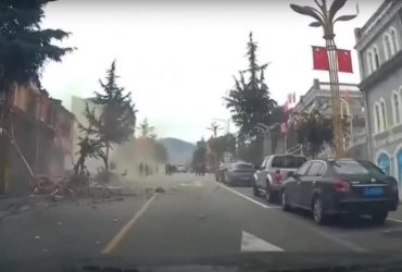 Количество жертв мощного землетрясения в Китае превысило 80 человек (видео)