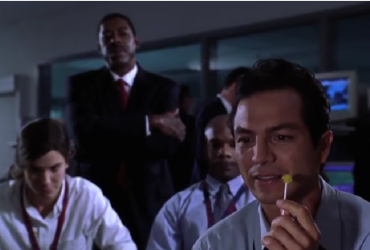 Який вигляд має головний красень з Міс Конгеніальність через 22 роки (фото)