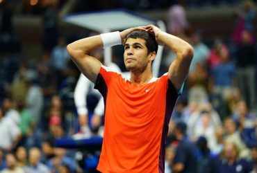Аплодировали стоя: 19-летний теннисист восхитил фанатов трюком на US Open-2022 (видео)