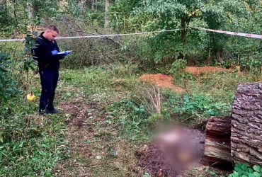 В Мощуні знайшли останки вбитої окупантами людини зі слідами страти (фото)