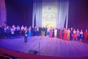 Свято на кістках: окупанти у знищеному Маріуполі влаштували концерт (відео)