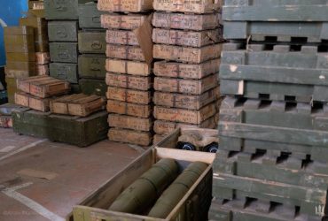 Россия наращивает производство артснарядов, но положение все равно затруднительное, - Reuters