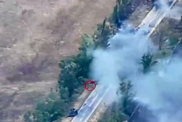 Мінус сім одиниць техніки: ЗСУ за допомогою HIMARS розбомбили колону окупантів (відео)