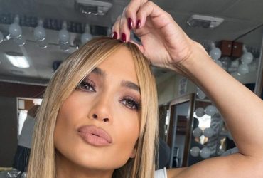 Модные стрижки для женщин постарше: варианты, которые молодят и освежают