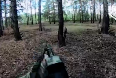 Українські спецпризначенці у ближньому бою знищили автомобіль із окупантами (відео)