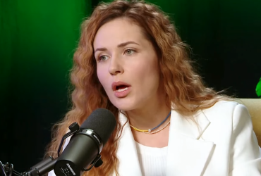 Звезда сериала Крепостная показала мужа с оружием в руках (фото)