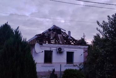 Внаслідок ворожих обстрілів Нікополя пошкоджені будинки, газогони та лінії електропередач