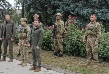 Зеленский прибыл в освобожденный Изюм (фото)