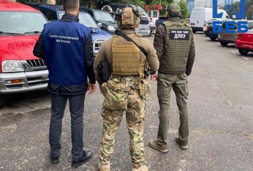 Завезли 30 авто под видом гуманитарной помощи: группу псевдоволонтеров настигла кара