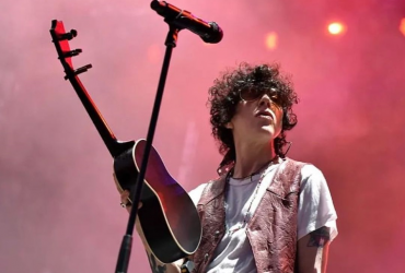 Співачка LP на концерті підняла прапор України (відео)