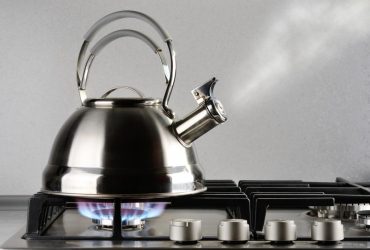 Как избавиться от накипи в чайнике в домашних условиях: 3 лучших средства