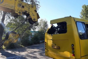 В Одессе пьяный водитель автокрана протаранил маршрутку: много пострадавших (фото, видео)