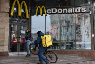 Через відкриття McDonald's на лівому березі Києва закінчилися вільні кур'єри Glovo