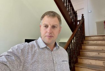 Російський правозахисник заявив, що його намагалися вбити у Франції