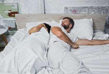 Чому ви часто прокидаєтеся вночі: експерт назвала 7 причин і дала поради