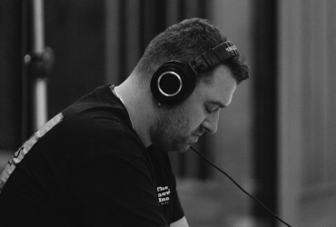 Сеть разорвал долгожданный трек Sam Smith - Unholy (видео)