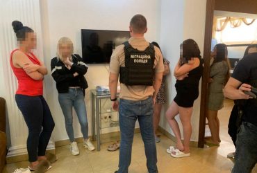В Одесі викрили трьох зловмисниць, які втягували жінок в заняття проституцією
