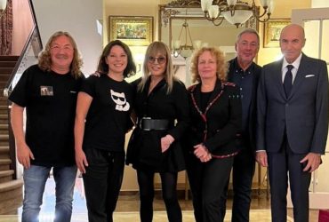 Алла Пугачева сверкнула стройными ногами на вечеринке (фото)