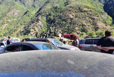 Росіяни стягують військових і БТР до кордону з Грузією, щоб ловити резервістів (відео)