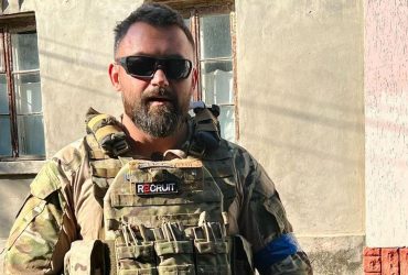 Не мамкай! Шапка, сверху каска: диалог украинского военного с мамой покорил интернет (видео)