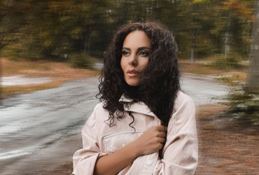 Настя Каменских спела о боли всех украинок: песня Додому довела до слез