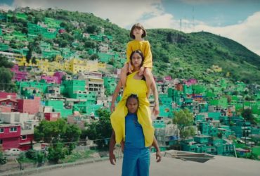 Українка зняла кліп для Брітні Спірс і Елтона Джона: з танцюристами в жовто-блакитних костюмах