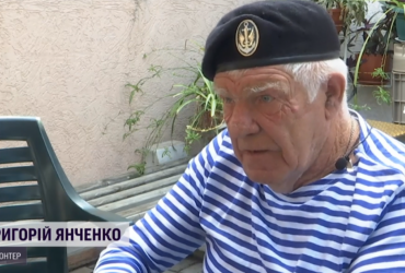 В окупованому Херсоні дідусь на візку зібрав для ЗСУ понад 600 тисяч гривень (відео)