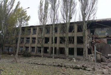 В Донецкой области россияне обстреляли школу: фото последствий ракетного удара