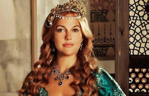 Найкрасивіші сукні Хюррем з "Величного століття": який вигляд вони мають і скільки коштують