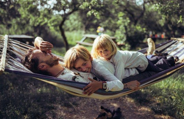 "Все буде добре": маленький Лео з Ірпеня вразив дуетом з братом, заспівавши хіт "Антитіл" (відео)