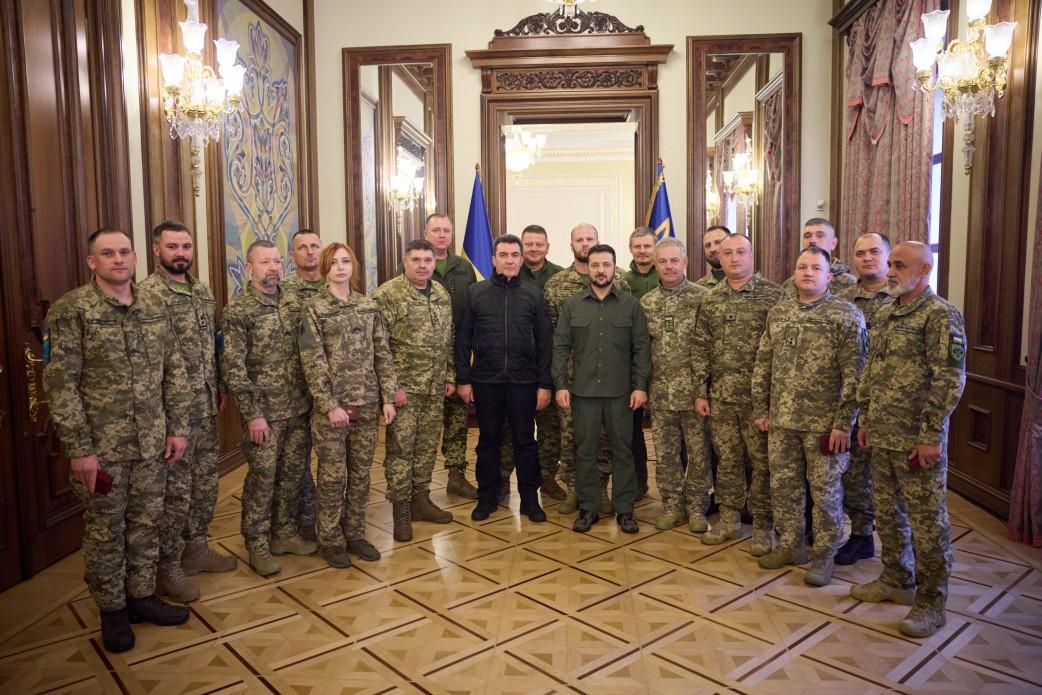 Военнослужащим Сил территориальной обороны вручили награды / фото president.gov.ua