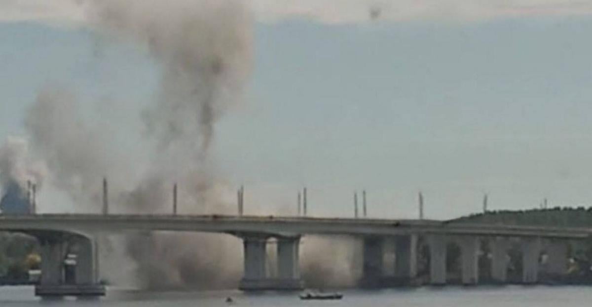 Російська армія переміщує військову техніку та особовий склад з правого на лівий берег Дніпра на Херсонщині / фото соцмережі Російська армія переміщує військову техніку та особовий склад з правого на лівий берег Дніпра на Херсонщині / фото соцмережі