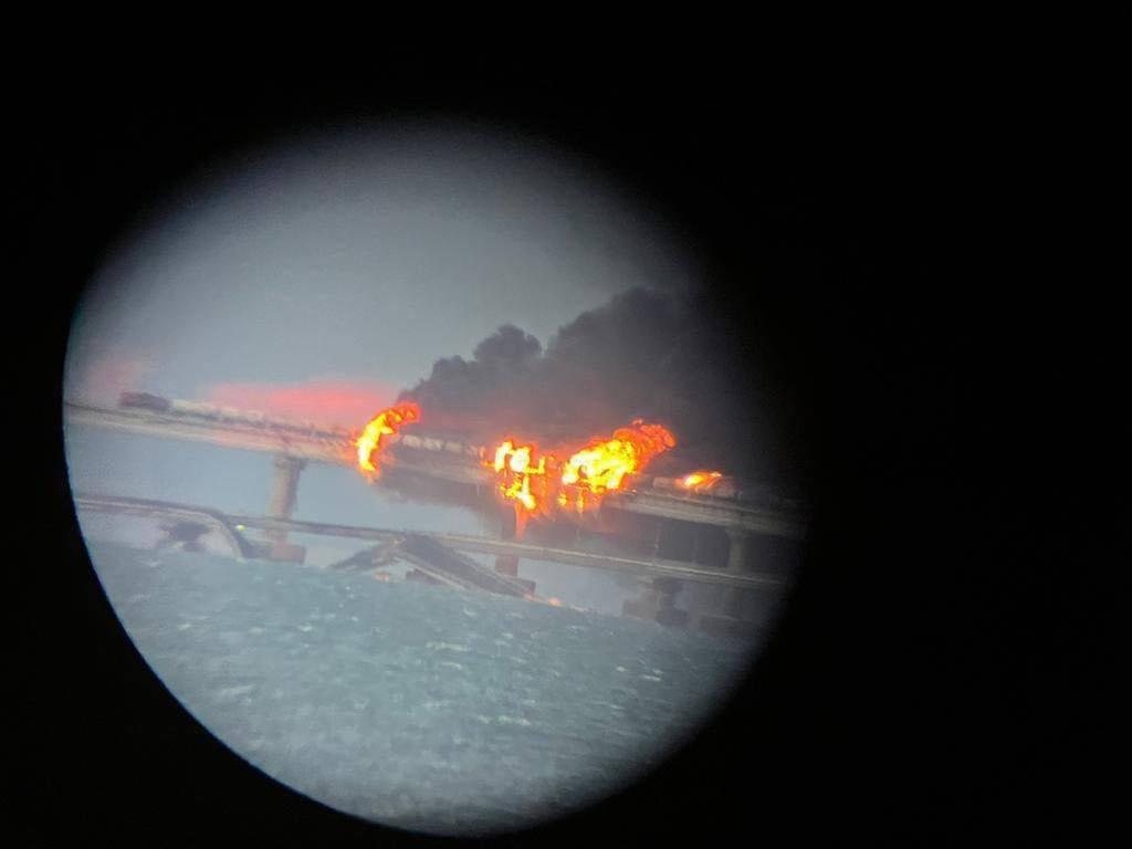 На Крымском мосту утром вспыхнул пожар \ фото Телеграм-канал ГПСУ