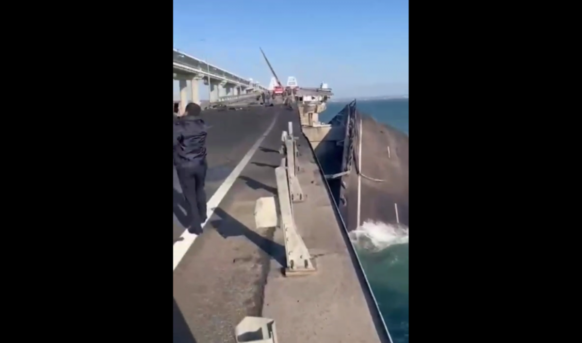 Россияне в панике после взрыва на Крымском мосту / скриншот