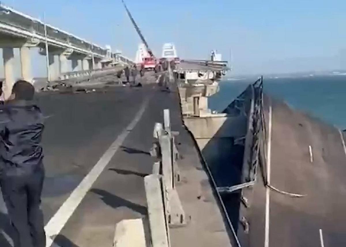 Поврежденный Крымский мост / скриншот