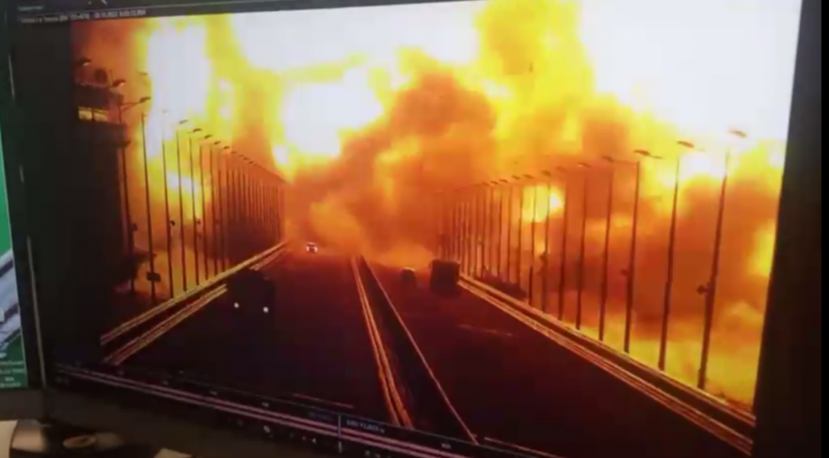 На Кримському мосту стався вибух / скріншот