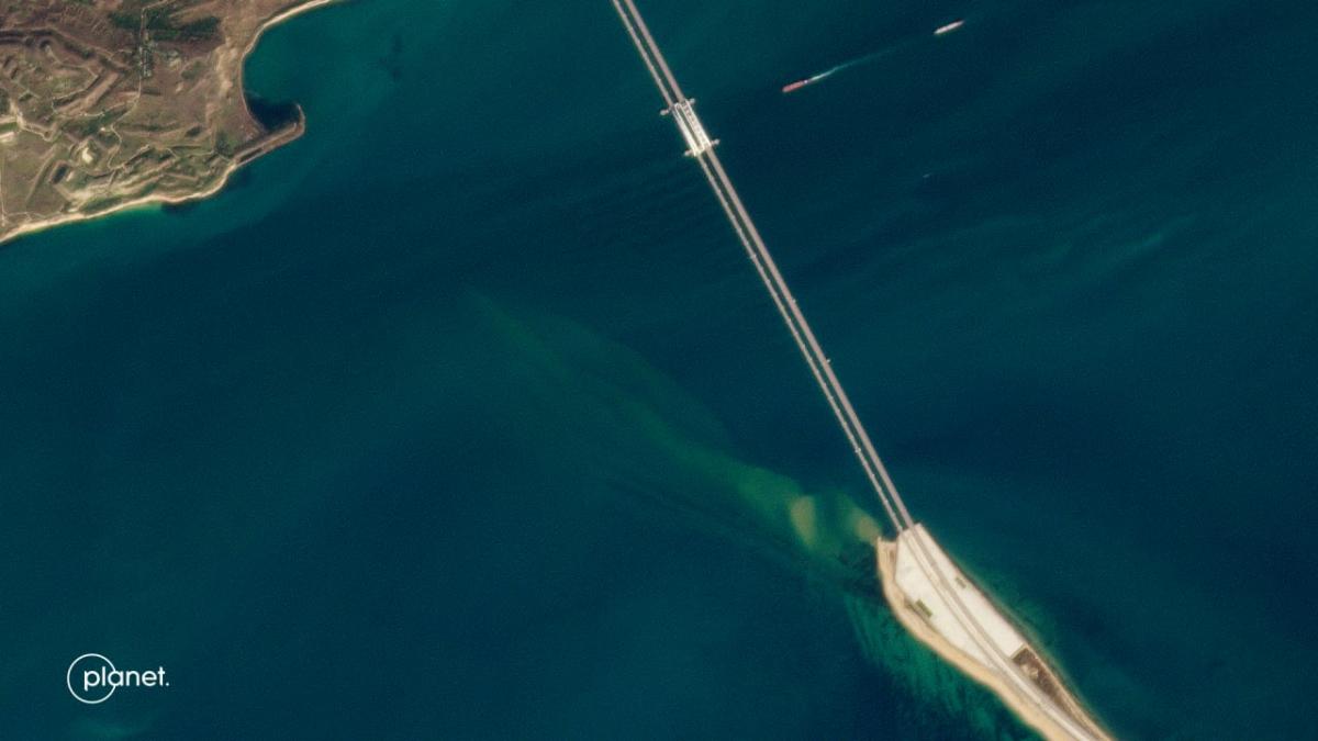 Крымский мост к взрывам / Planet Labs Крымский мост к взрывам / Planet Labs